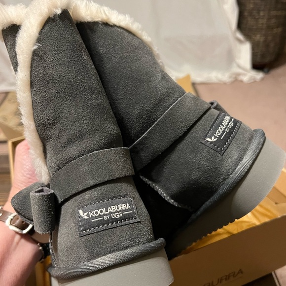 SOLD!!! 8 Koolaburra by UGG Arlena Short Boot Gray Side Bow - Picture 10 of 14